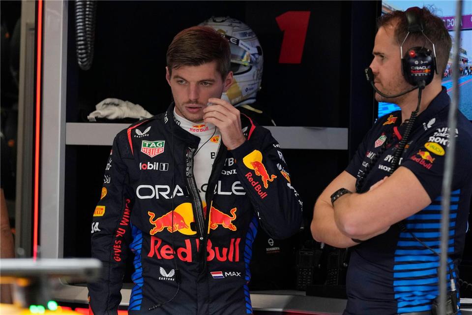 Klare Ansage von Max Verstappen an seinen Mercedes-Rivalen George Russell.Altaf Qadri/AP POOL/dpa