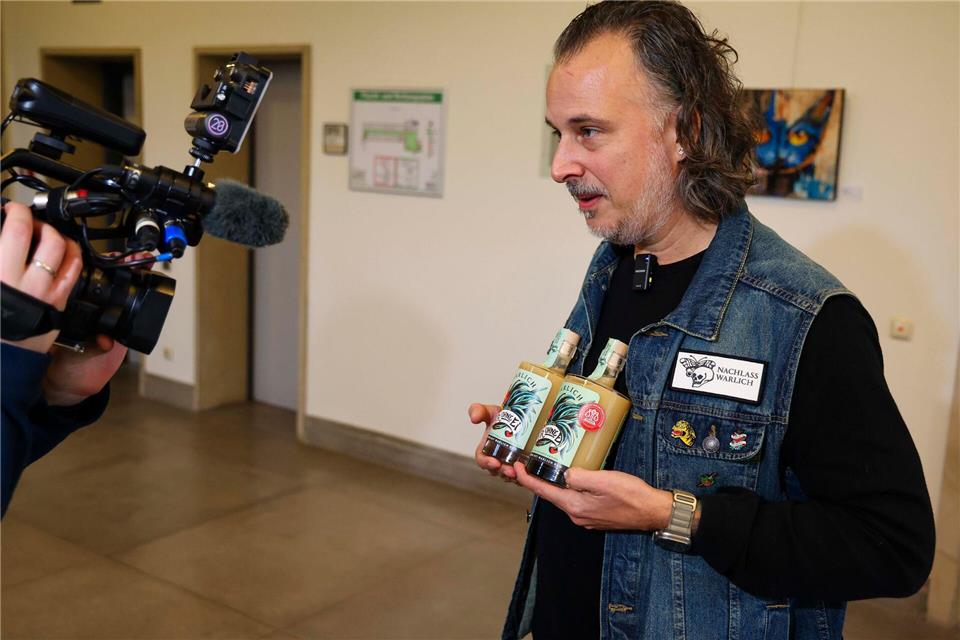 Likör ohne Ei darf „Likör ohne Ei“ heißen  Klare Entscheidung des Landgerichts: Ole Wittmann darf seinen Likör ohne Ei „Likör ohne Ei nennen“Frank Molter/dpa