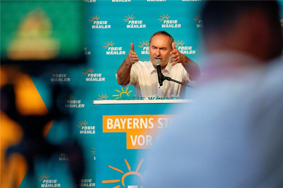 Klare Worte, aber kein euphorischer Applaus: Freie-Wähler-Chef Aiwanger kann derzeit dennoch mit der Lage seiner Partei in Bayern zufrieden sein. Uwe Lein/dpa