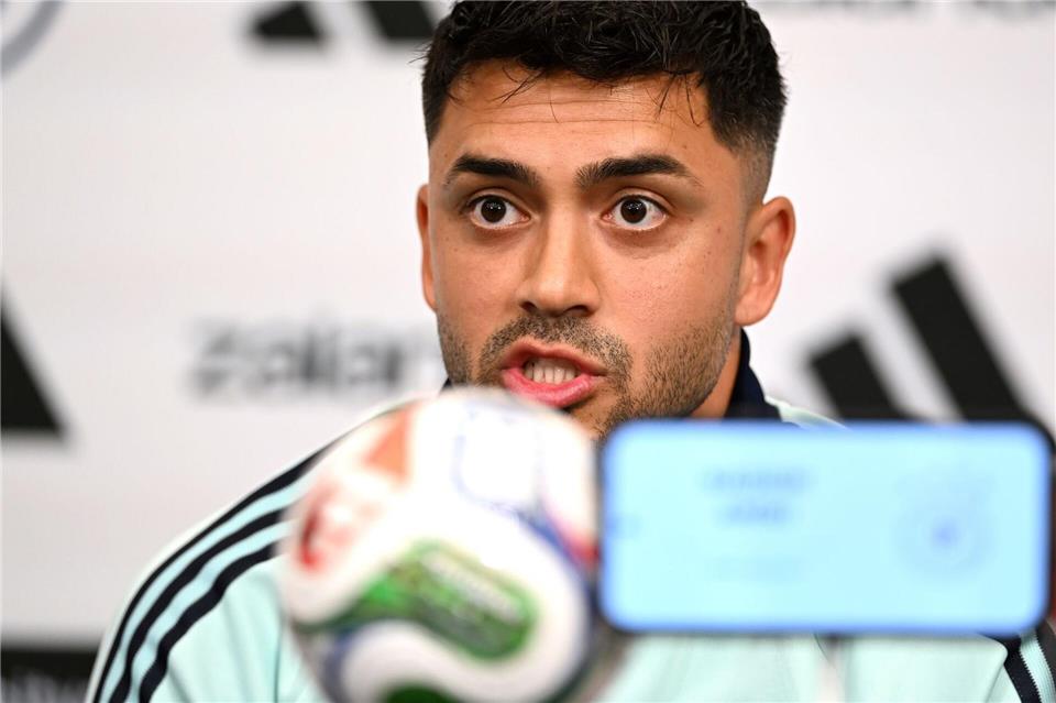 Klartext vom zweifachen Papa Nadiem Amiri bei der DFB-Pressekonferenz.Federico Gambarini/dpa