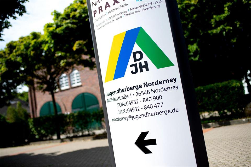 Klassenfahrten reißen in so manches Familienbudget ein empfindliches Loch. (Symbolbild)Hauke-Christian Dittrich/dpa