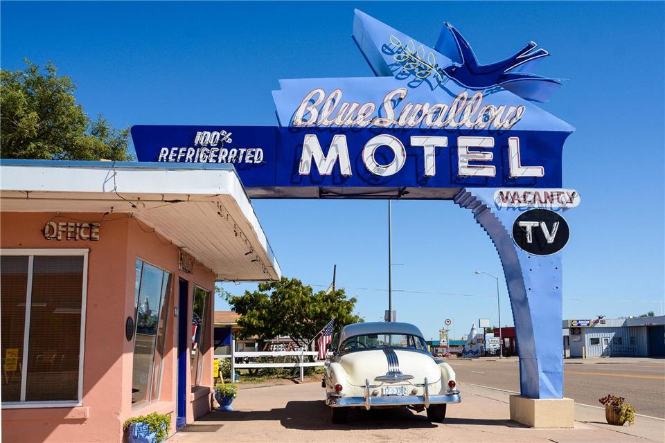 Klassische Motels wie das Blue Swallow in New Mexico prägten die Route 66, werden aber zunehmend verdrängt.Ralf Johnen/dpa-tmn