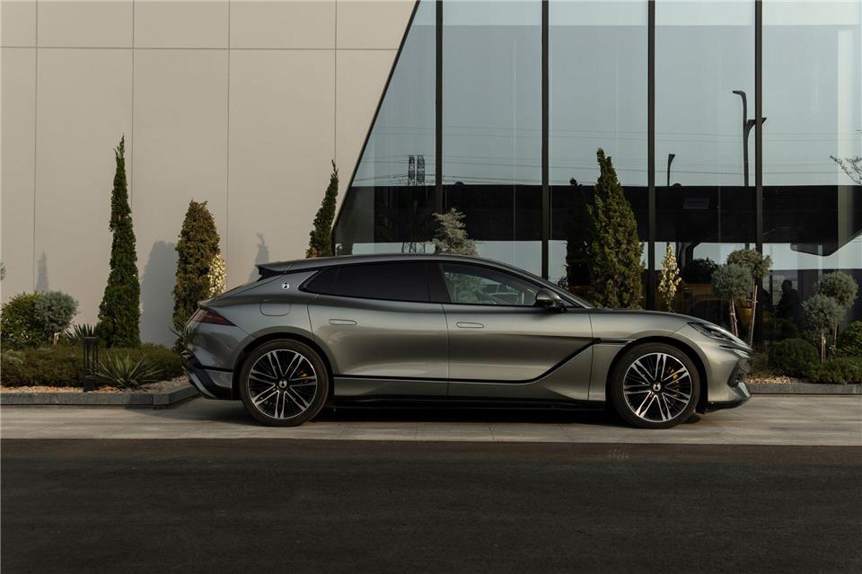 Klassischer Shooting Brake aus Fernost: Der über 5,20 Meter lange Denza Z9 GT möchte um Oberklasse-Kunden buhlen.BYD/dpa-tmn