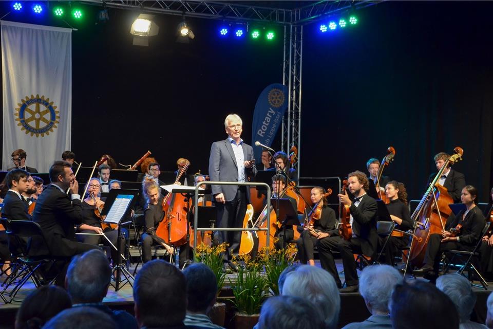 Klaus Friedrich, der Präsident des Rotary Clubs Lippe-Issel, begrüßte die Besucher.