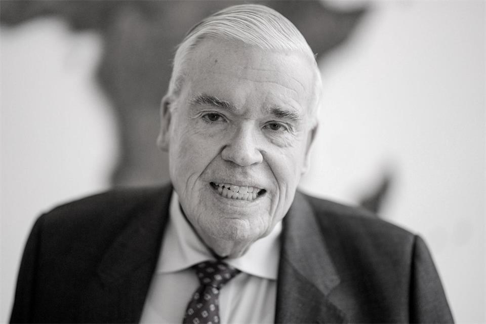 Klaus-Michael Kühne ist tot. (Archivbild)Axel Heimken/dpa