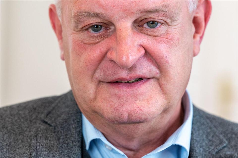 Klaus Schmid, Bürgermeister von Simbach am Inn, hat bis heute ein ungutes Gefühl, wenn Gewitter aufziehen. (Archivbild)Armin Weigel/dpa