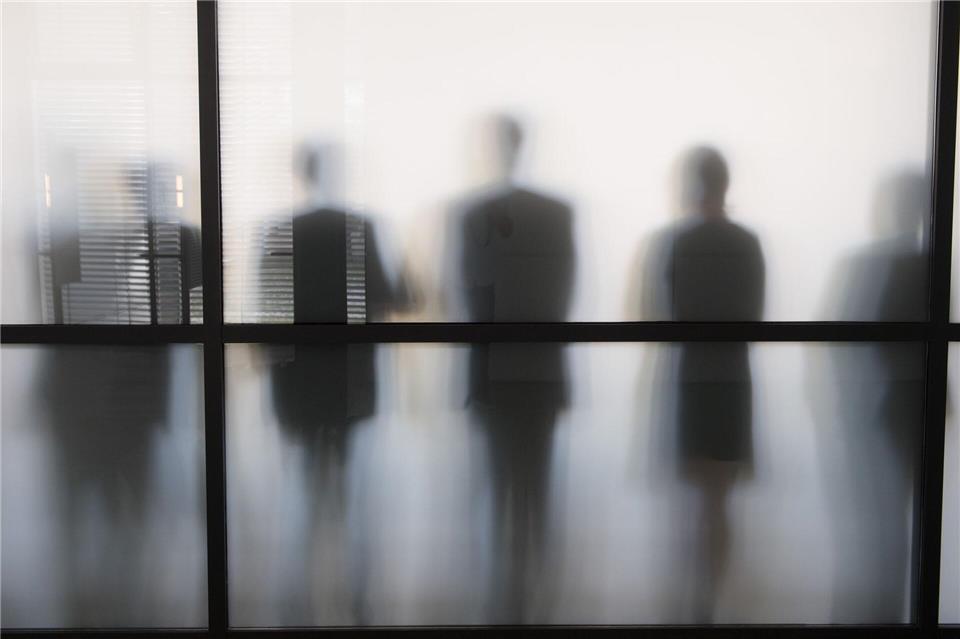 Kleine Notlügen im Job sind alltäglich: Oft geht es darum, sich selbst oder andere zu schützen.Sebastian Kahnert/dpa/dpa-tmn