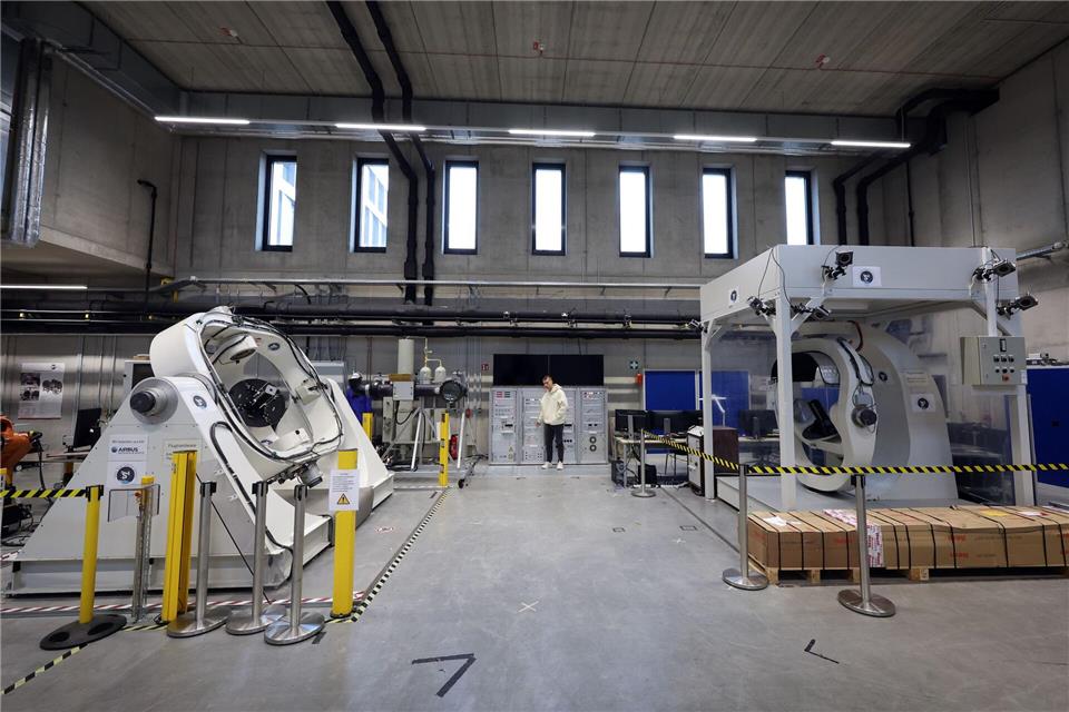 Kleine Satelliten sind in Entwicklung und Platzierung in der Umlaufbahn deutlich günstiger als ihre großen Geschwister. Karl-Josef Hildenbrand/dpa