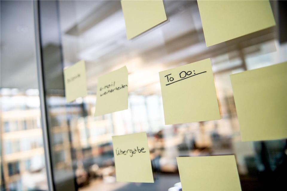 Kleine Schritte und realistische Ziele helfen dabei, sich regelmäßig aufzuraffen.Zacharie Scheurer/dpa-tmn