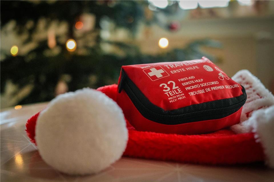 Kleine und größere Notfälle: An den Feiertagen kann auch mal etwas schiefgehen. Zacharie Scheurer/dpa-tmn