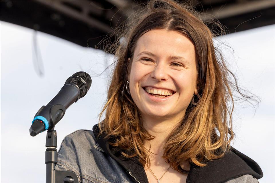Klimaaktivistin Luisa Neubauer kommt auch in der neuen Papst-Doku der ARD zu Wort. (Archivbild)Helmut Fricke/dpa