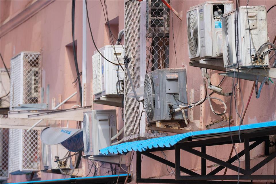 Klimaanlagen an der Hauswand des Wirtschaftsministeriums in Neu Delhi.Soeren Stache/dpa