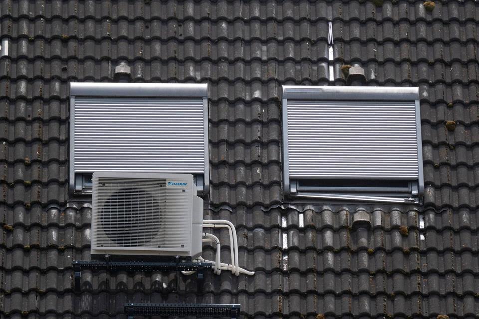 Klimaanlagen können die Temperaturen in Gebäuden deutlich senken.Marijan Murat/dpa