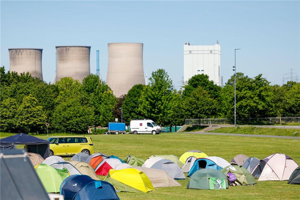 Klimaschützer wollten bei einem Demonstrationszug direkt vor dem Gersteinwerk in Werne starten. Die Polizei hatte Bedenken und erteilte Auflagen. (Archivbild) Thomas Banneyer/dpa