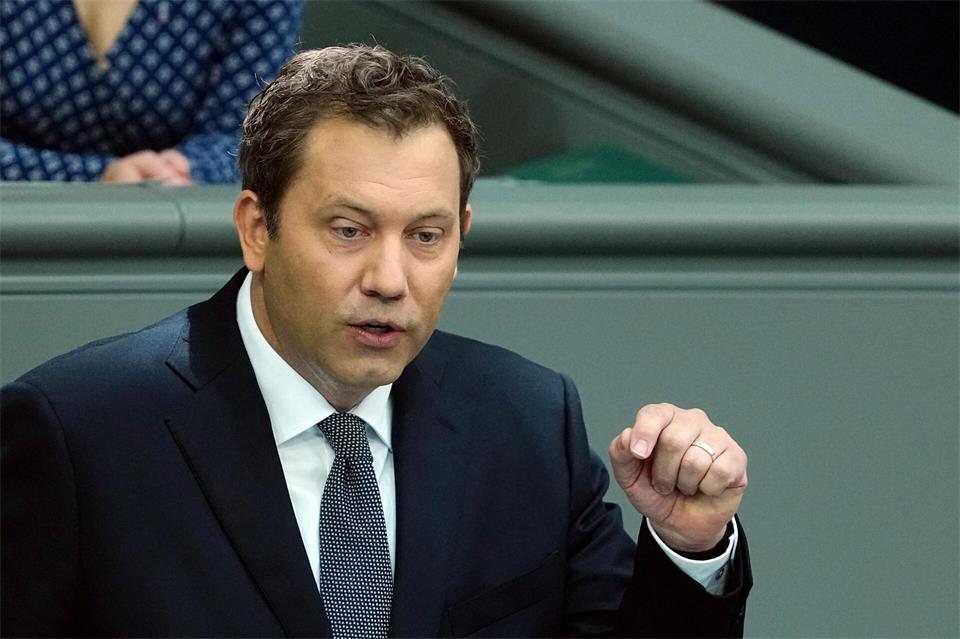 Klingbeil brachte seine Haushaltspläne in den Bundestag ein.Kay Nietfeld/dpa