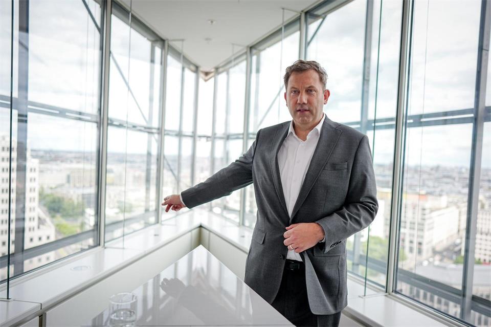 Klingbeil hält seinen Kurs an der SPD-Spitze für richtig. Kay Nietfeld/dpa