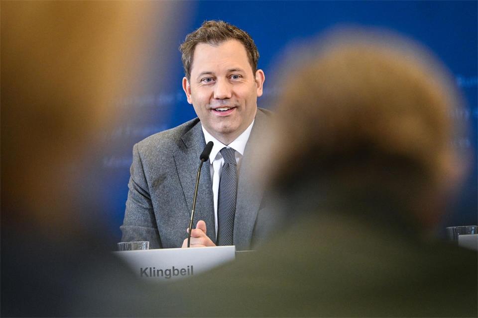 Klingbeil hat schlechte Nachrichten für die Union. Britta Pedersen/dpa