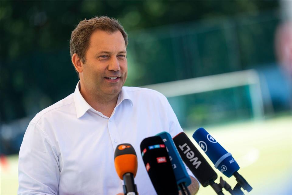 Klingbeil muss für seinen Steuerentwurf viel Kritik einstecken. (Archivbild)Christophe Gateau/dpa
