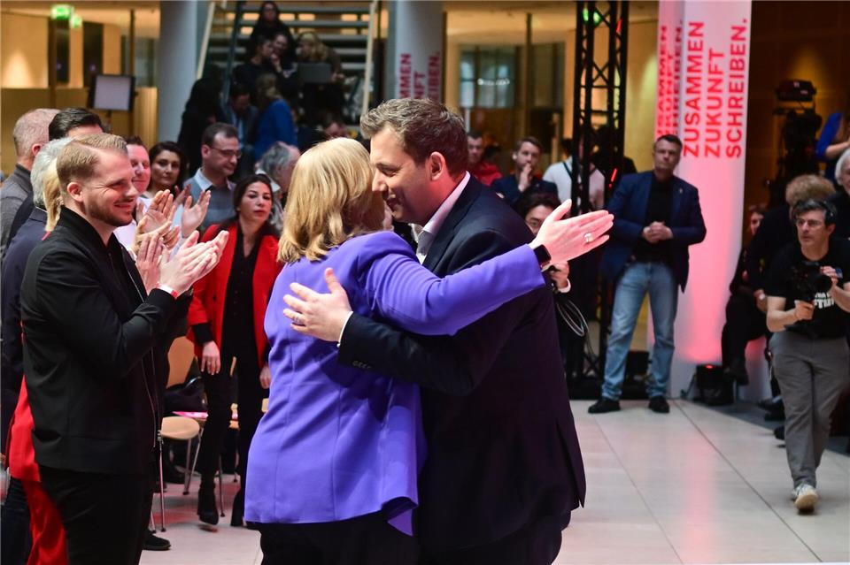 Klingbeil und Bas gaben den Auftakt für die Arbeit am SPD-Grundsatzprogramm.Sebastian Christoph Gollnow/dpa