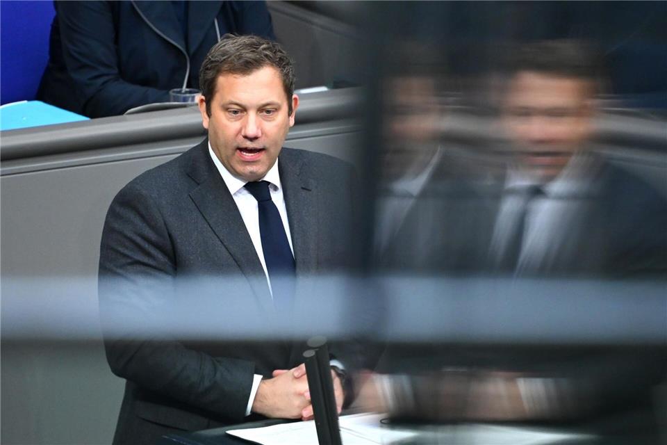 Klingbeil verteidigte seinen Etat. Elisa Schu/dpa