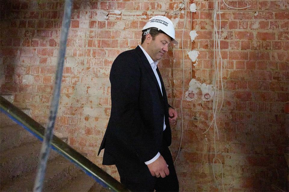Klingbeil will Werbung machen für die Arbeit der Bundesregierung. (Archivbild)Marijan Murat/dpa