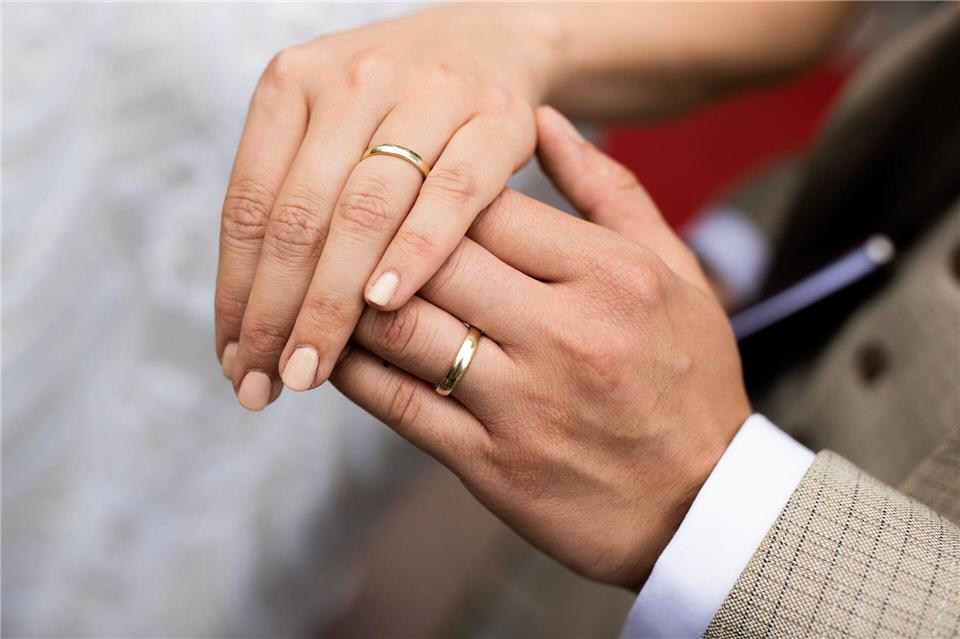 Klingbeil will mit einer Reform des Ehegattensplittings für mehr Vollzeitarbeit sorgen.Rolf Vennenbernd/dpa