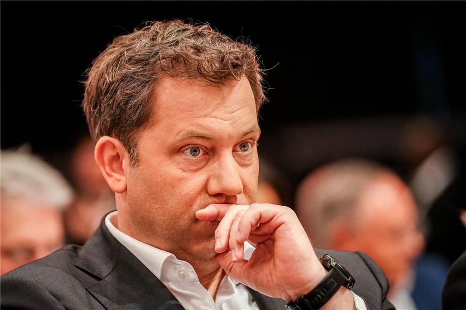 Klingbeil will seinen Kurs nicht ändern. Kay Nietfeld/dpa