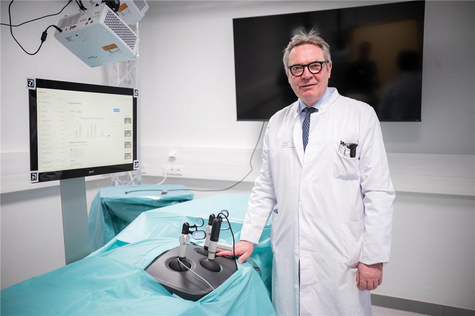 Klinikdirektor Weyhe gilt als Experte für Holomedizin.Sina Schuldt/dpa