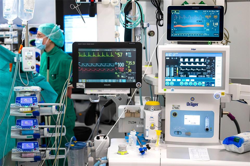 Klinikinsolvenzen können hohe Folgekosten auslösen. (Symbolbild)Sina Schuldt/dpa