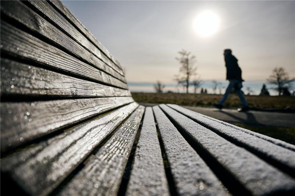 Knackige Kälte über die Feiertage, zuvor zu mild und viel Sonne im Dezember. Der Deutsche Wetterdienst hat eine Bilanz für den letzten Monat des Jahres gezogen. (Archivbild)Bernd Thissen/dpa