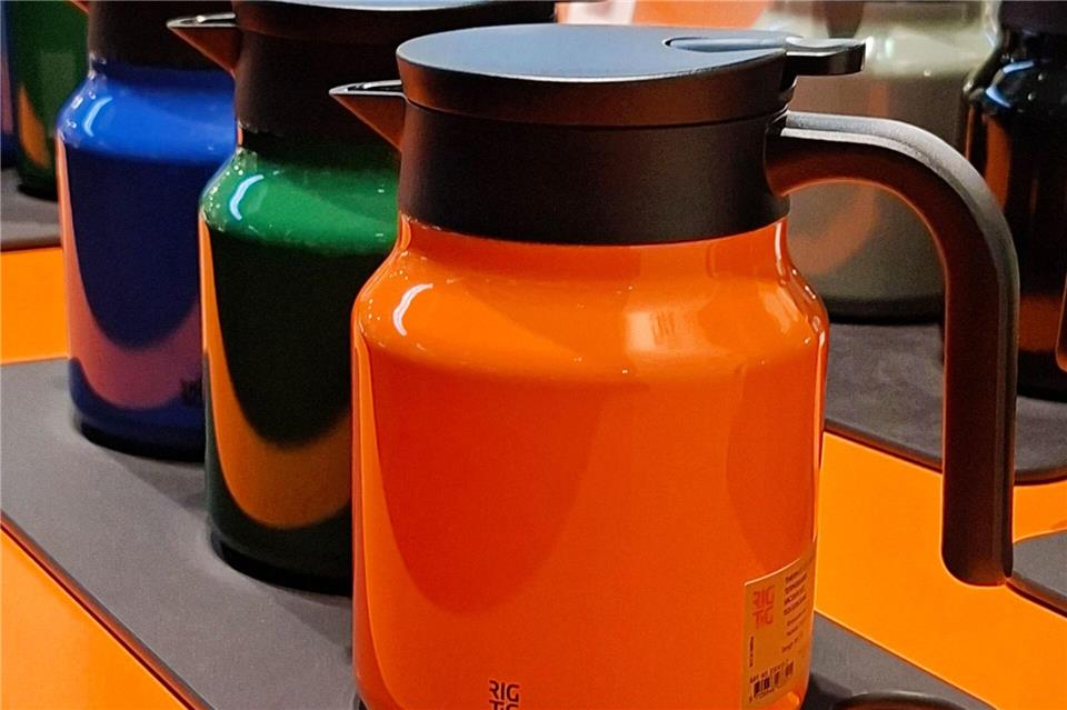 Knallte schon in den 60er-Jahren: Orange war mal Trend und wird es offenbar wieder. Hier zu sehen in seiner poppigen Variante auf der Kanne von Rig-Tig.Jessica Kliem/dpa-tmn