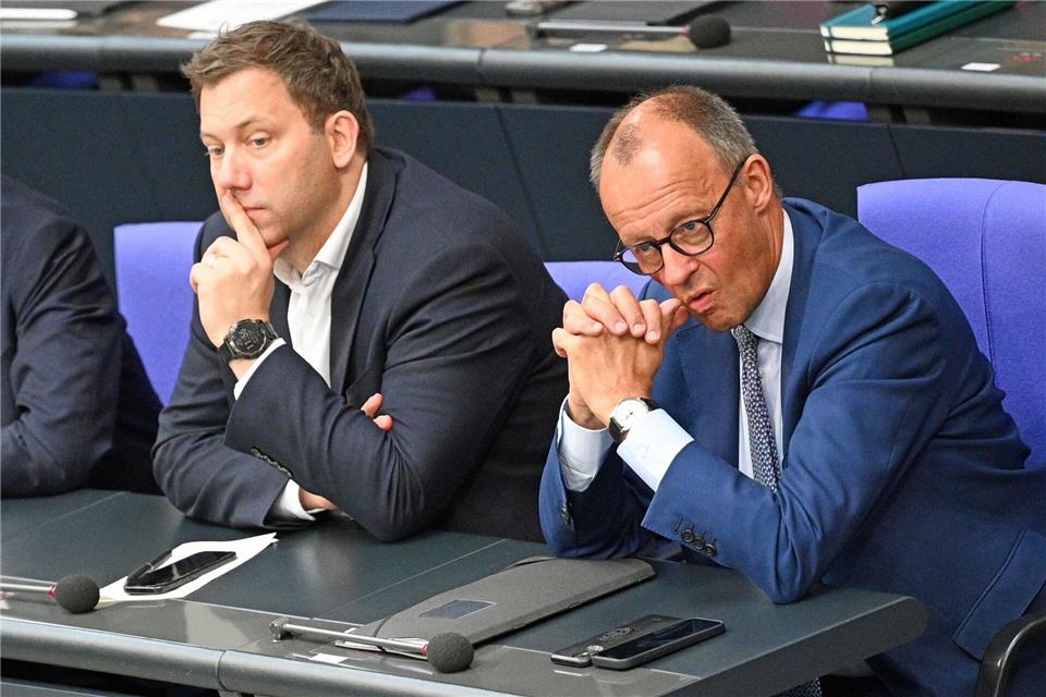 Knapp 100 Tage nach Antritt der schwarz-roten Koalition fällt die Bilanz laut einer Umfrage gemischt aus. (Archivbild)Niklas Treppner/dpa