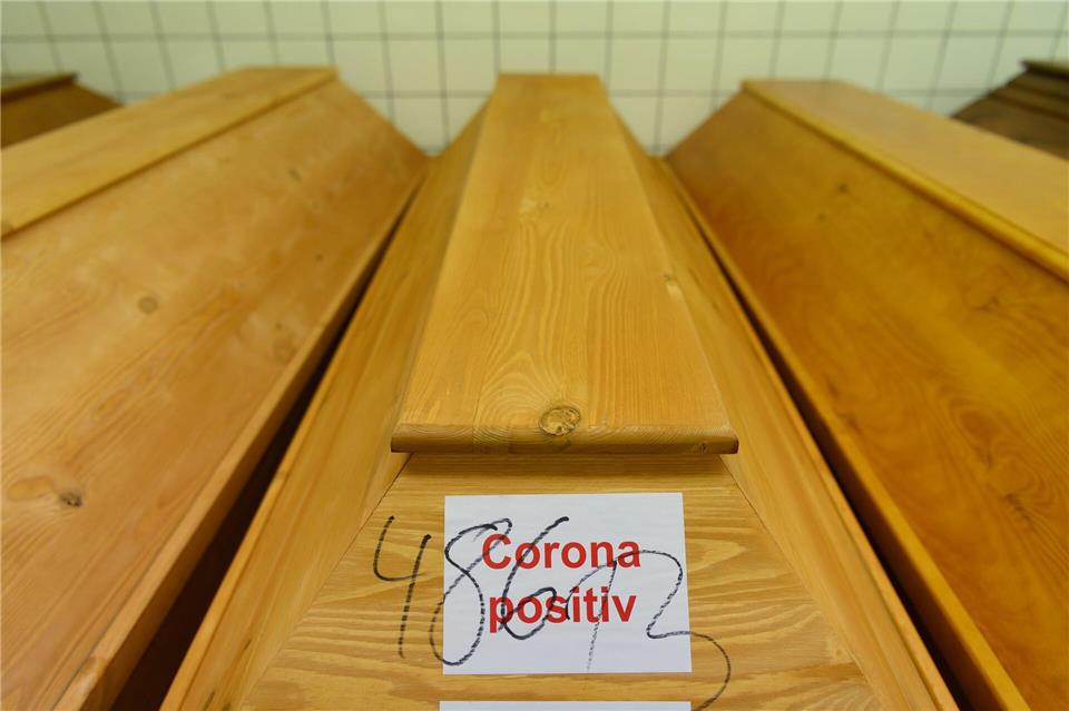 Knapp 18.000 Menschen haben durch das Corona-Virus in Sachsen ihr Leben verloren (Archivbild). Robert Michael/dpa-Zentralbild/dpa
