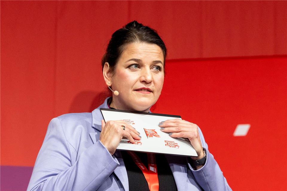 Knapp 99 Prozent der Delegierten stimmten nach DGB-Angaben für die 50-Jährige.Helmut Fricke/dpa