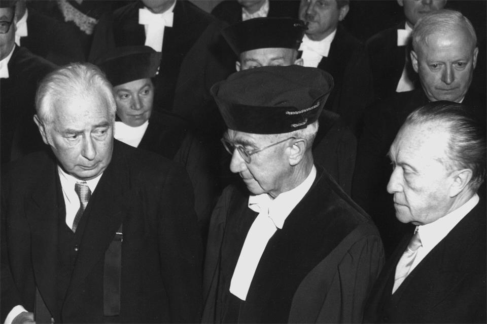 Knapp drei Wochen nach der Entscheidung wurde das Bundesverfassungsgericht feierlich eröffnet. (Archivbild)Koll/dpa