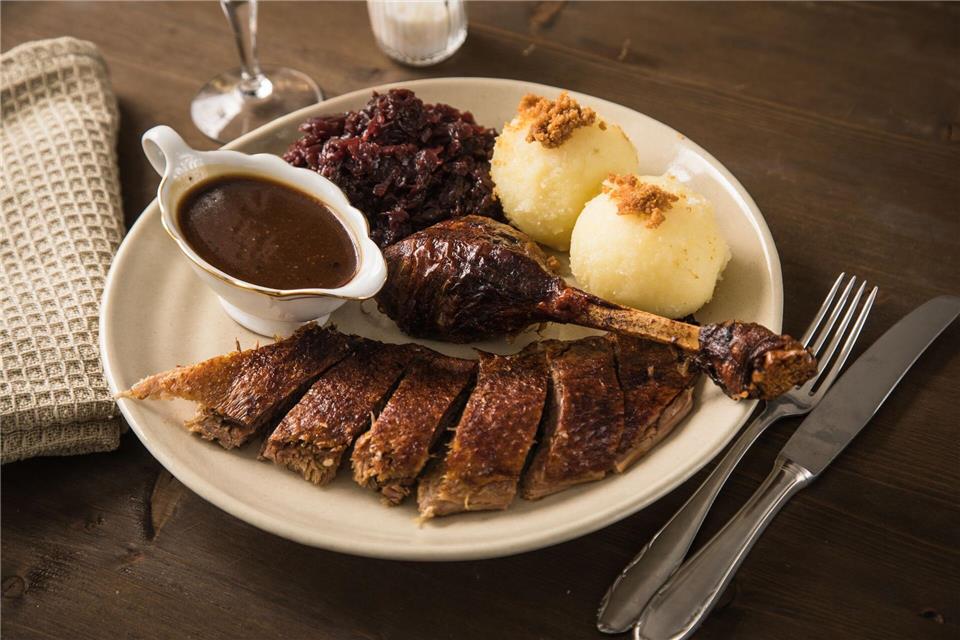 Knappe Ware: Eine frische Gans zur Weihnachtszeit könnte dieses Jahr ein teures Vergnügen werden.picture alliance / dpa-tmn