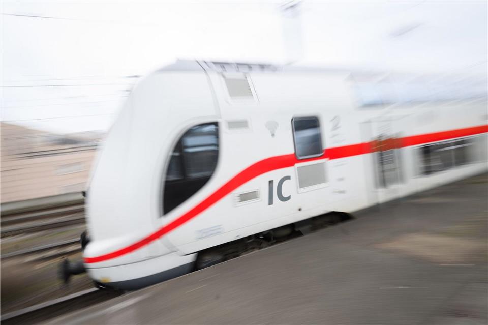 Koblenz, Andernach und Remagen erhalten zunächst bis Juli 2026 wieder mehr IC-Verbindungen. (Archivfoto)Julian Stratenschulte/dpa