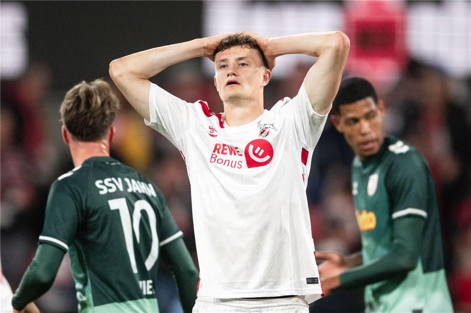 Köln strauchelt im Aufstiegskampf nach einem Remis gegen den Tabellenletzten Regensburg.Marius Becker/dpa