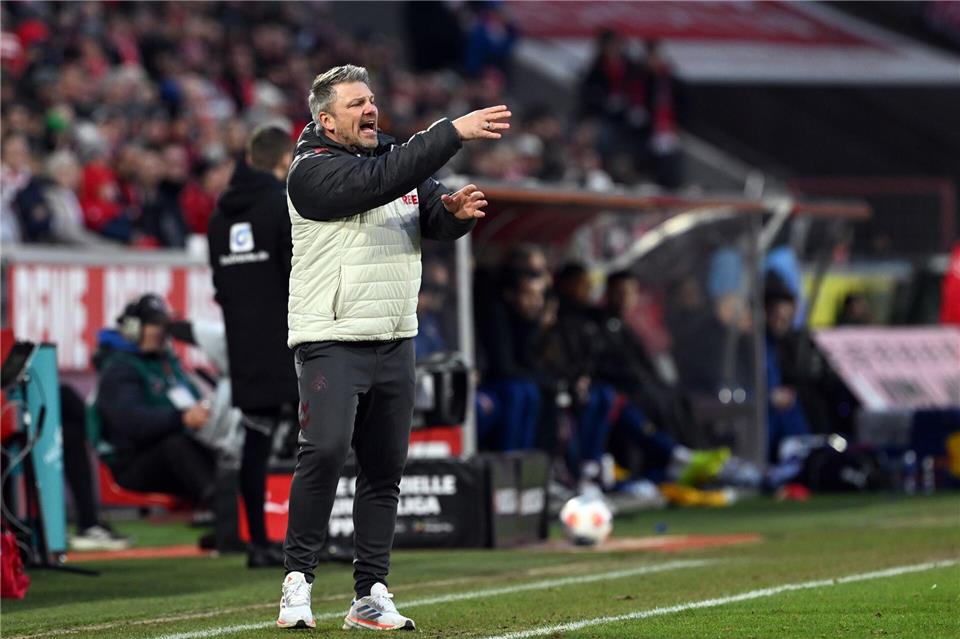 Kölns Trainer Lukas Kwasniok reist mit seiner Mannschaft frühzeitig in Richtung Stuttgart.Federico Gambarini/dpa