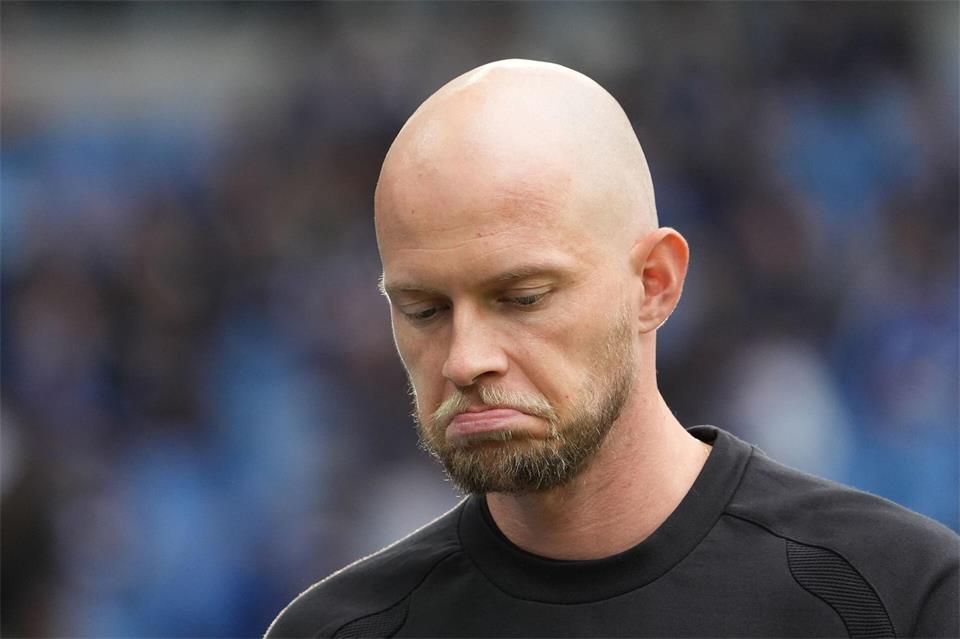 Kölns Trainer René Wagner hat den Rückhalt der Bosse, bei den Fans indes kaum Kredit. (Archivbild)Marcus Brandt/dpa