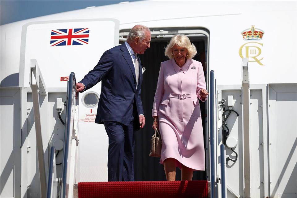 König Charles III. und Königin Camilla treffen in den USA ein. Henry Nicholls/PA Wire/dpa
