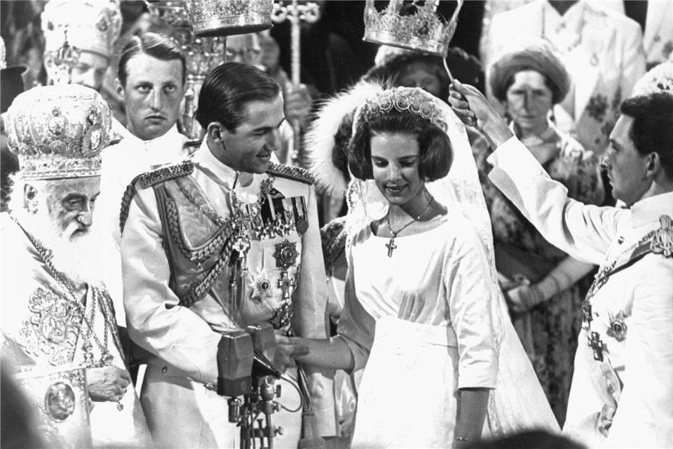 Vor 50 Jahren schafften die Griechen die Monarchie ab König Konstantin und seine Braut, die dänische Prinzessin Anne-Marie, werden am 18. September 1964 getraut.Db/---/dpa