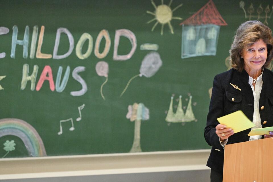 Spatenstich für Kinderschutzhaus mit Königin Silvia Königin Silvia hat vor 25 Jahren die World Childhood Foundation gegründet.Jens Kalaene/dpa
