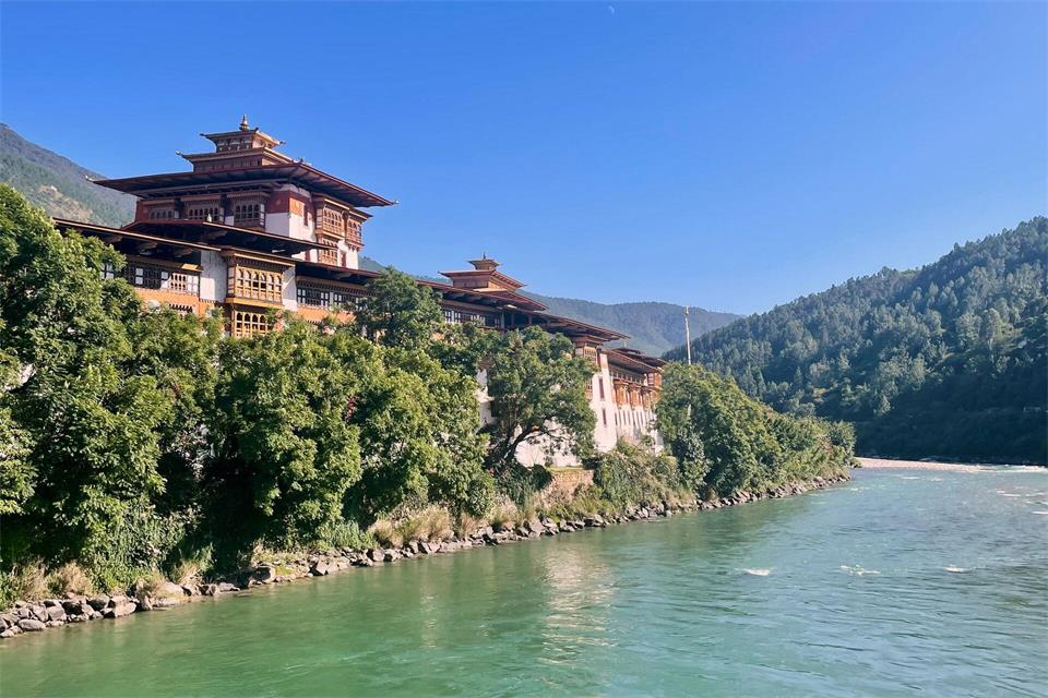 Königspalast mit Kloster am Zusammenfluss von Pho Chhu und Mo Chhu: Punakha Dzong. Bernhard Krieger/dpa-tmn