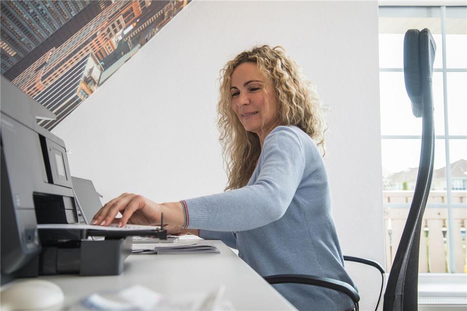 Können Beschäftigte ein häusliches Arbeitszimmer vorweisen, das nahezu ausschließlich beruflich genutzt wird, lassen sich die Anschaffungskosten einer Klimaanlage steuerlich geltend machen.picture alliance / dpa-tmn