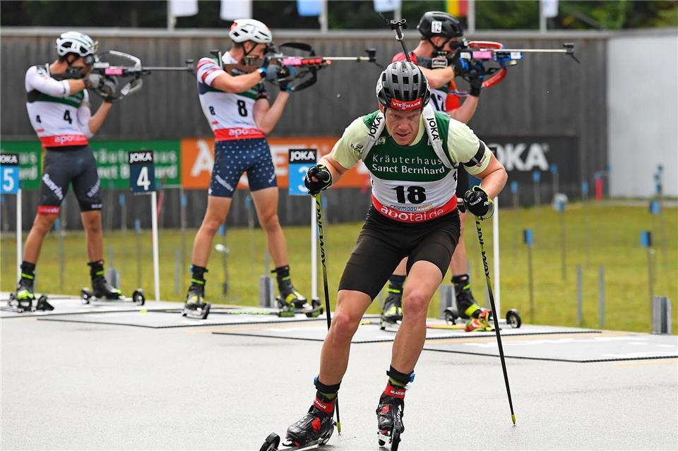 Könnte irgendwann Normalität werden: Biathlon auf Skirollern. (Archivbild) Uwe Lein/dpa