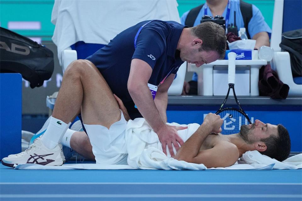 Körperlich hat Djokovic weiter Probleme. Achmad Ibrahim/AP/dpa