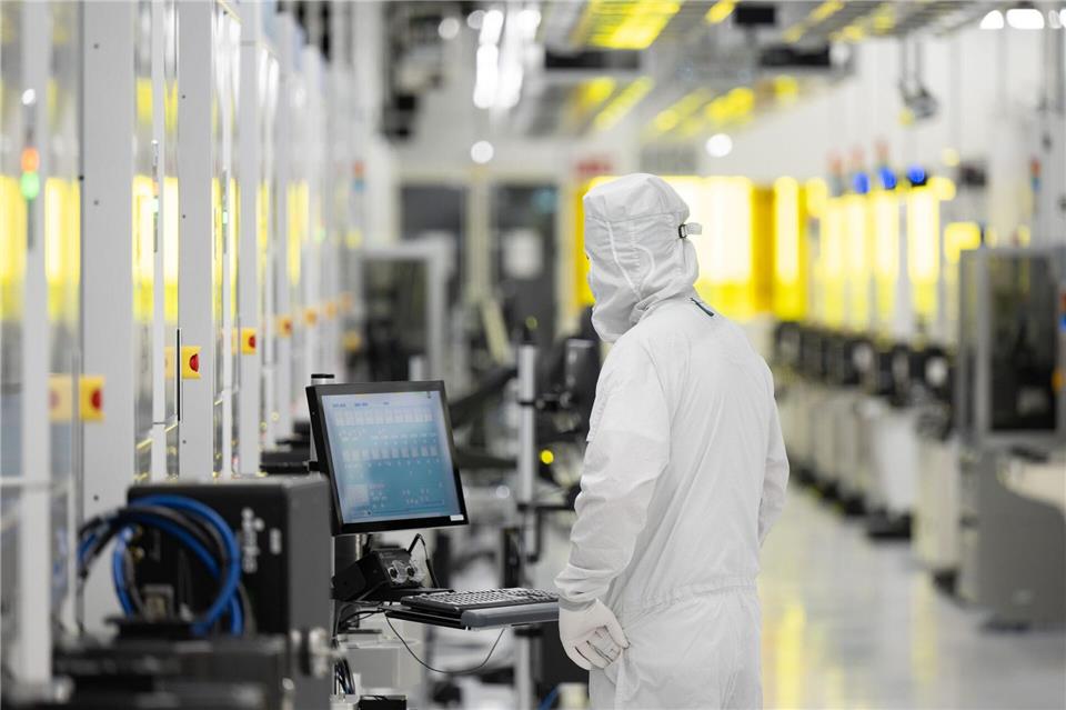 Kohlearbeiter der LEAG sollen für die Halbleiterproduktion bei Globalfoundries qualifiziert werden. Sebastian Kahnert/dpa