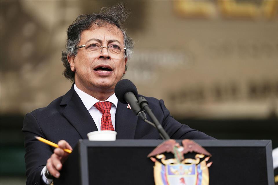 Kolumbiens Präsident Gustavo Petro wirft den USA vor, in kolumbianischen Gewässern einen Unschuldigen getötet zu haben. (Archivbild)Ivan Valencia/AP/dpa