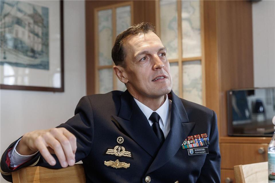 Kommandant Elmar Bornkessel ist voll des Lobes.Markus Scholz/dpa